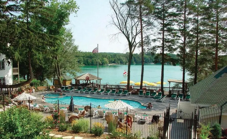 281 Victorian Village Dr, Elkhart Lake, WI 53020 - #3