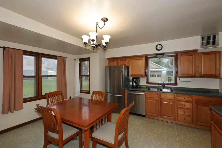 447 E Waterford Ave, Milwaukee, WI 53207 - #2