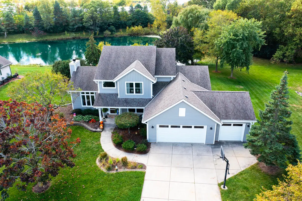 N61W14539 Brookside Dr, Menomonee Falls, WI 53051 - #1