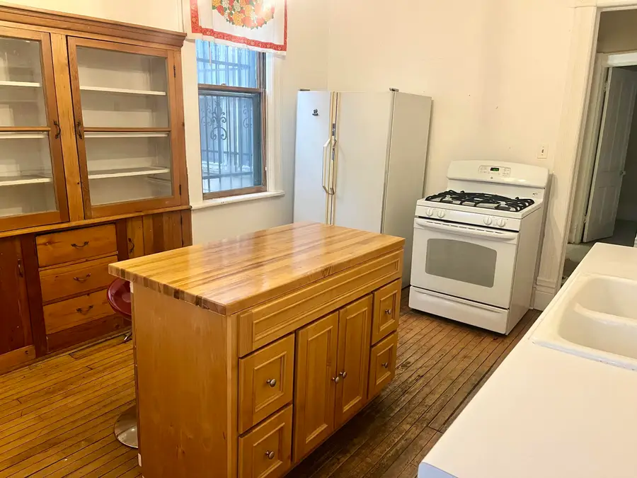 1682 N Cass St, Milwaukee, WI 53202 - #2