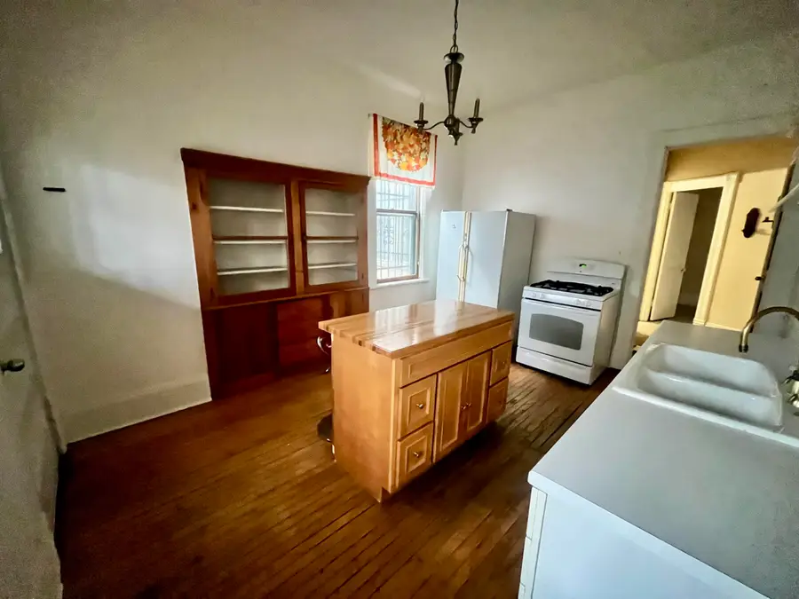 1682 N Cass St, Milwaukee, WI 53202 - #3