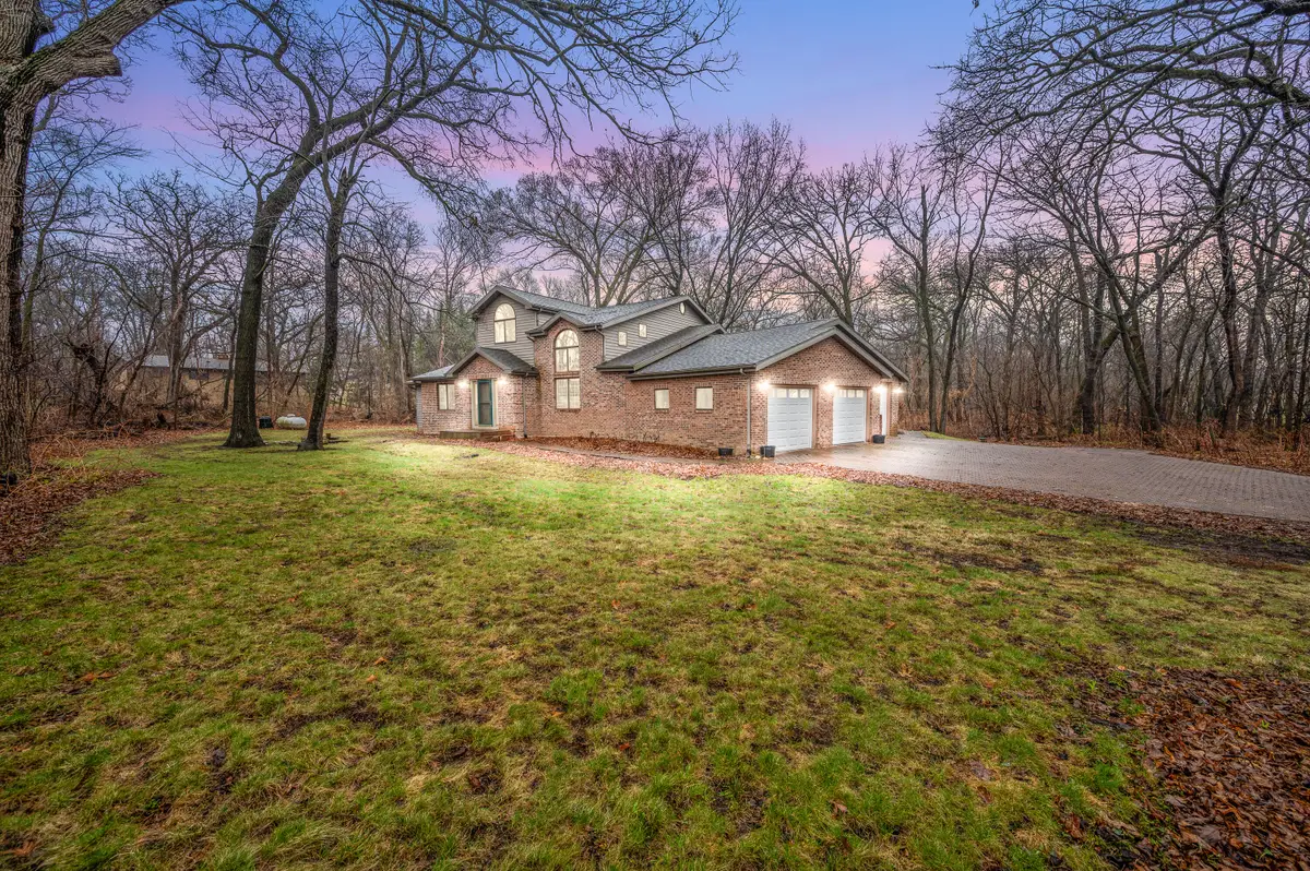 3127 Vinburn Rd, Bristol, WI 53590 - #1