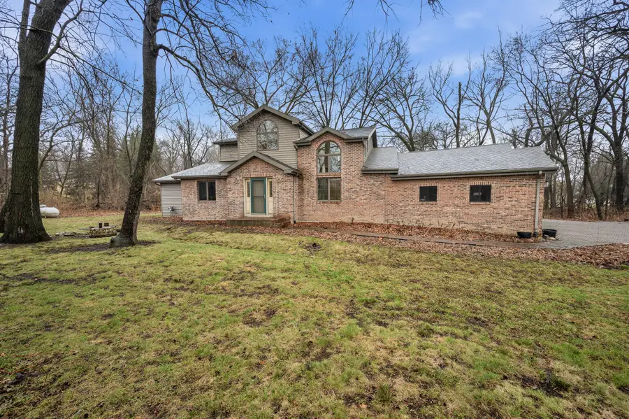 3127 Vinburn Rd, Bristol, WI 53590 - #2