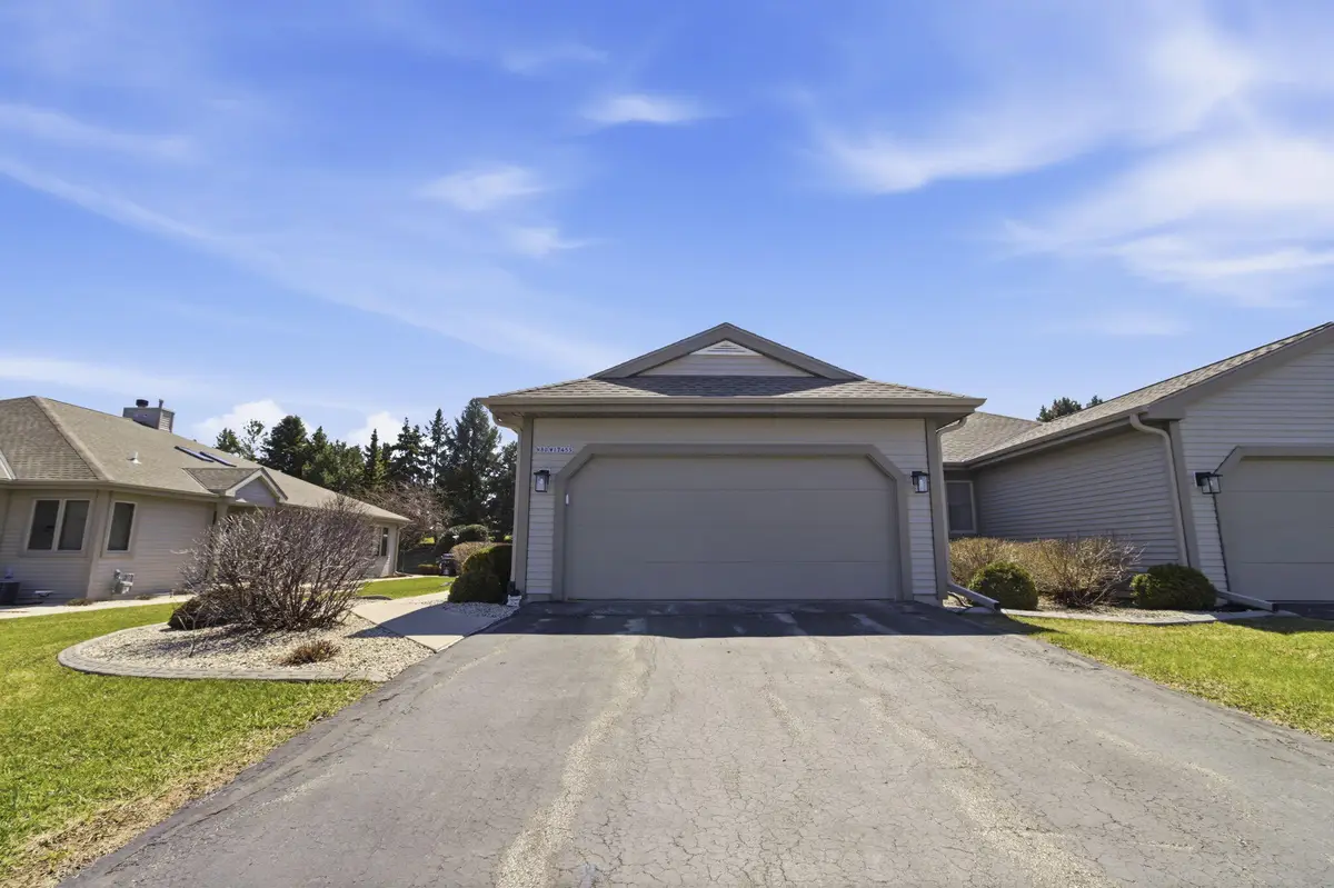 N80W17455 Robin Cir, Menomonee Falls, WI 53051 - #1