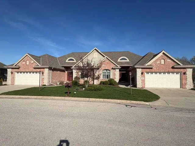 6837 W Greyhawk Ct, Franklin, WI 53132 - #1