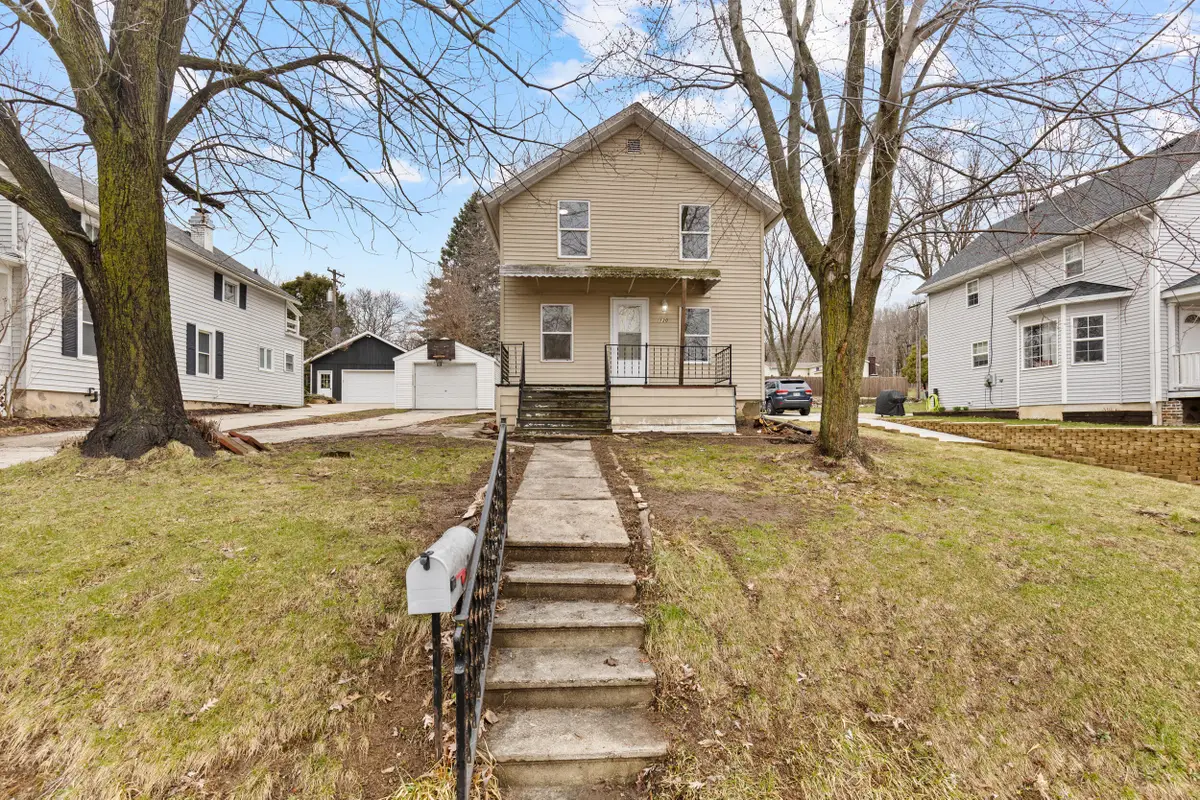 120 N Park Pl, Plymouth, WI 53073 - #1