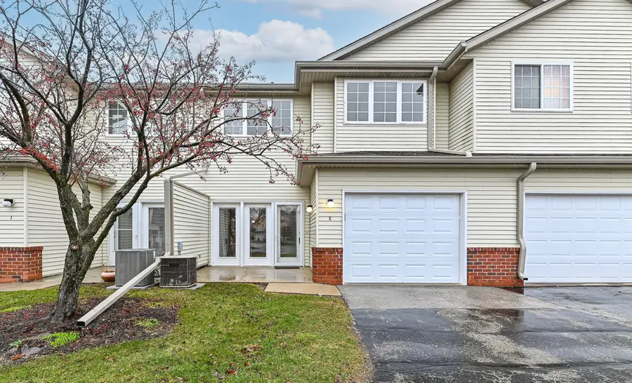 2424 Fox River Pkwy, Waukesha, WI 53189 - #3