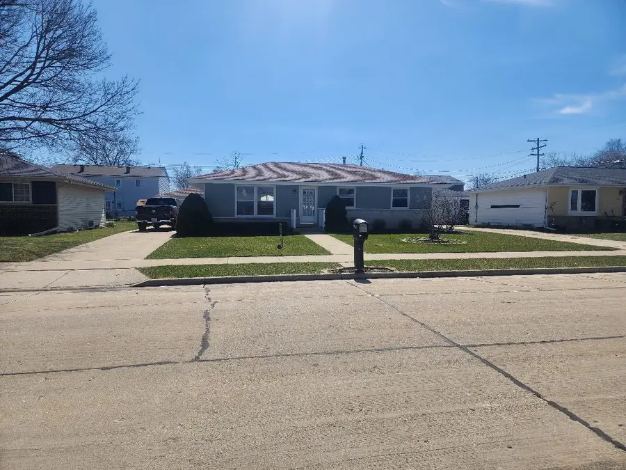 725 Sydney Dr, Racine, WI 53402 - #2