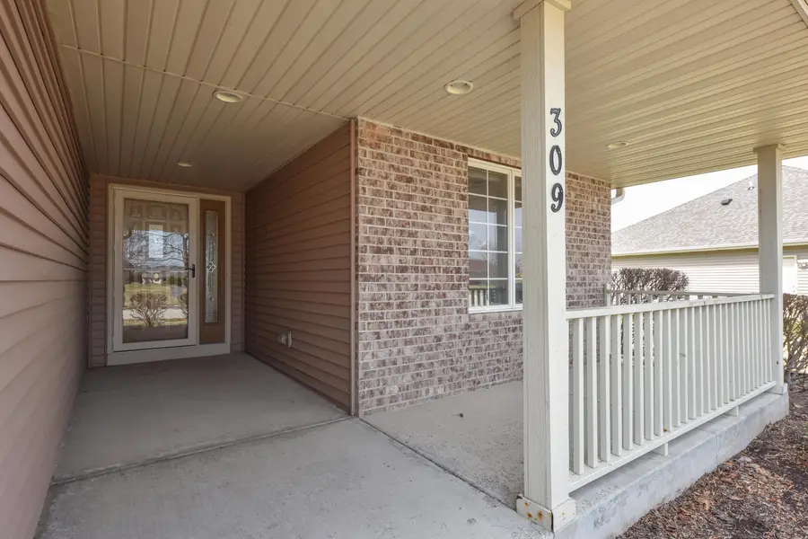 309 La Roche Ln, Belgium, WI 53004 - #2