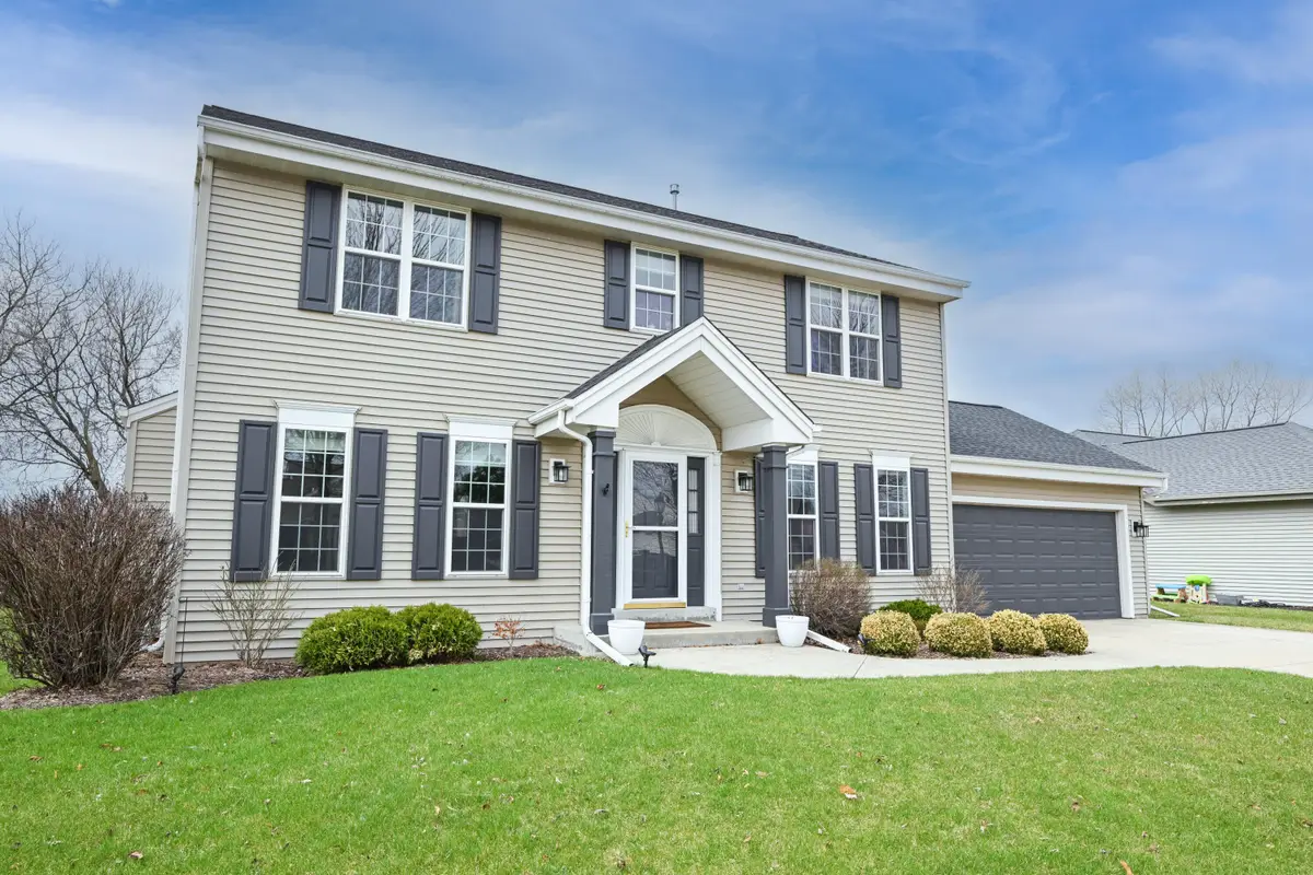 3728 Stillwater Cir, Waukesha, WI 53189 - #1