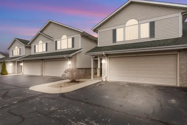 622 Shepherds Dr, West Bend, WI 53090