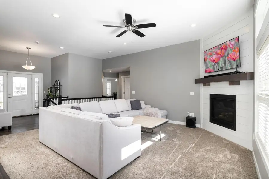 800 Knollwood Dr, Holmen, WI 54636 - #3