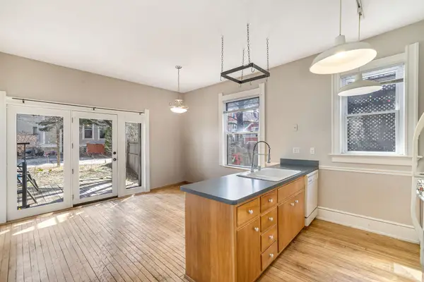 1566 N Warren Ave, Milwaukee, WI 53202