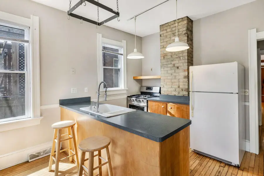 1566 N Warren Ave, Milwaukee, WI 53202 - #2