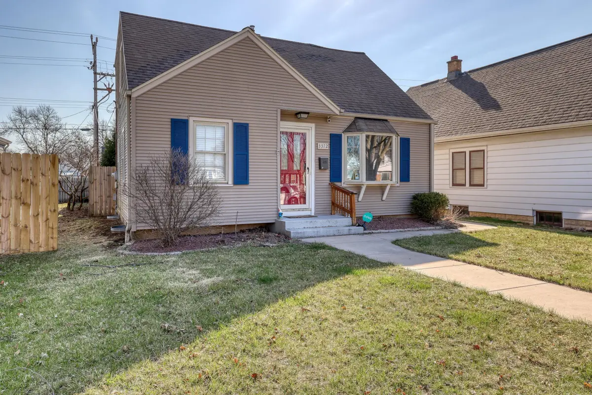 3372 N 92nd St, Milwaukee, WI 53222 - #1