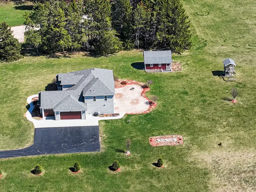 W1097 Spring Prairie Rd, Spring Prairie, WI 53105 - #3