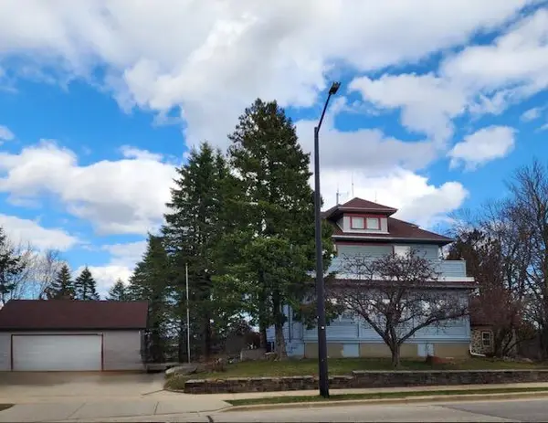 w204n16640 Jackson Dr, Jackson, WI 53037