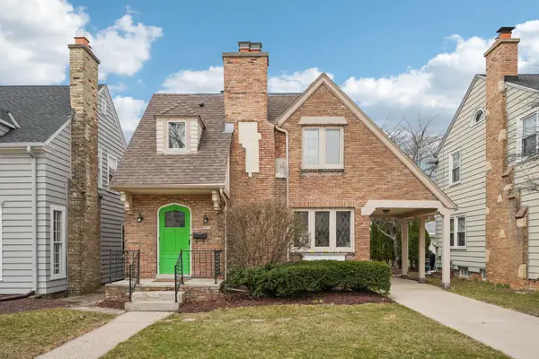 5671 N Bay Ridge Ave, Whitefish Bay, WI 53217