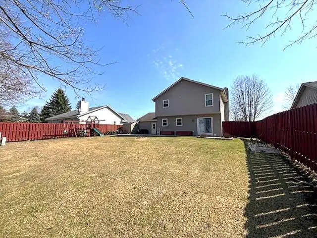 1661 Falcon Dr, Hartford, WI 53027 - #3