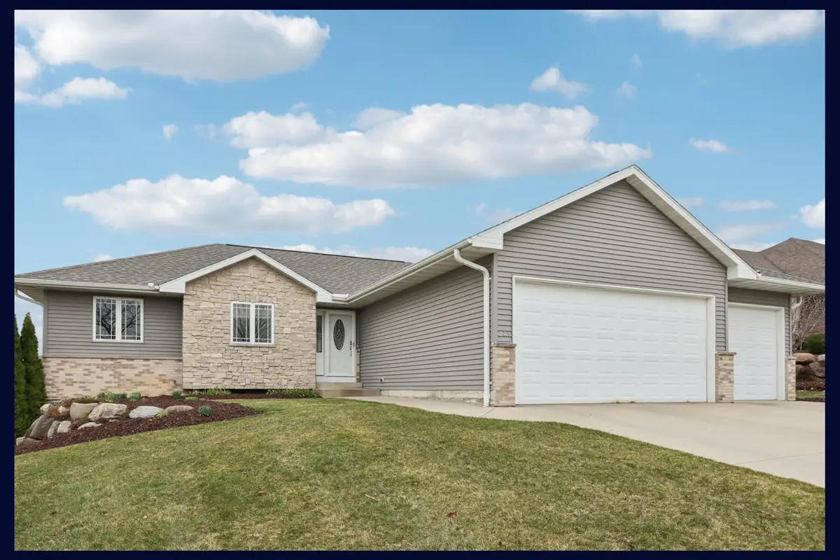 208 Steeple Ct, Johnson Creek, WI 53038 - #1