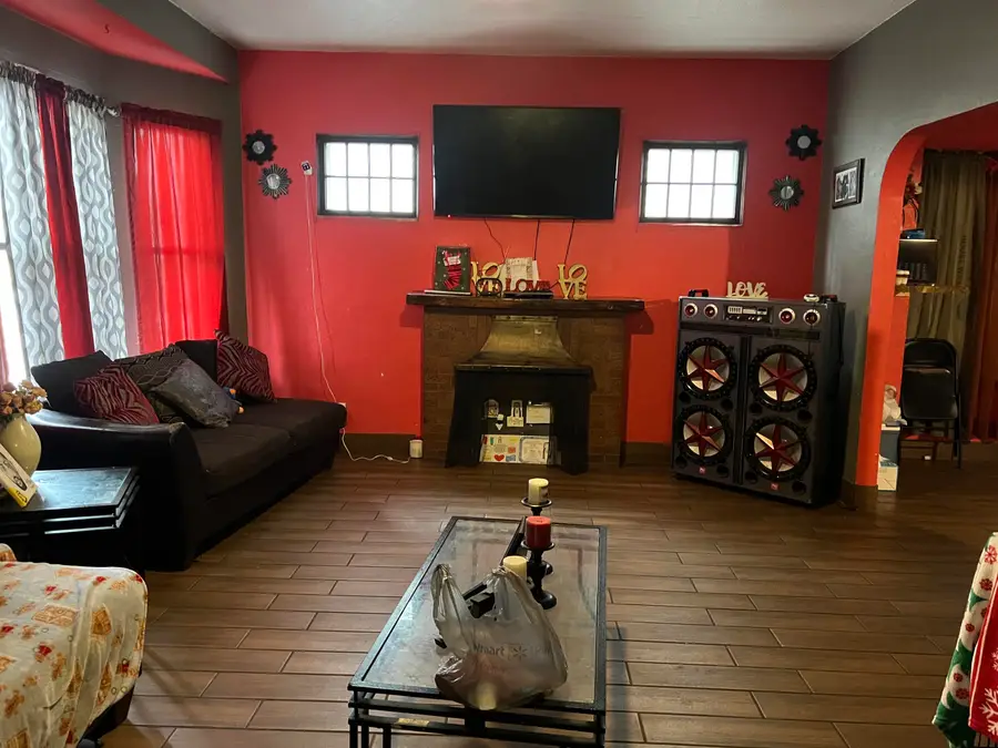 941 S 35th St, Milwaukee, WI 53215 - #3