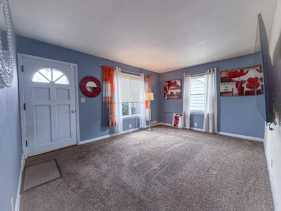 9007 W Greenfield Ave, West Allis, WI 53214 - #3