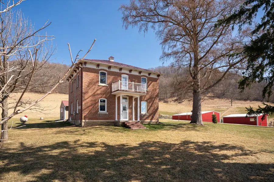 704 7th St N, Brownsville, MN 55919 - #2