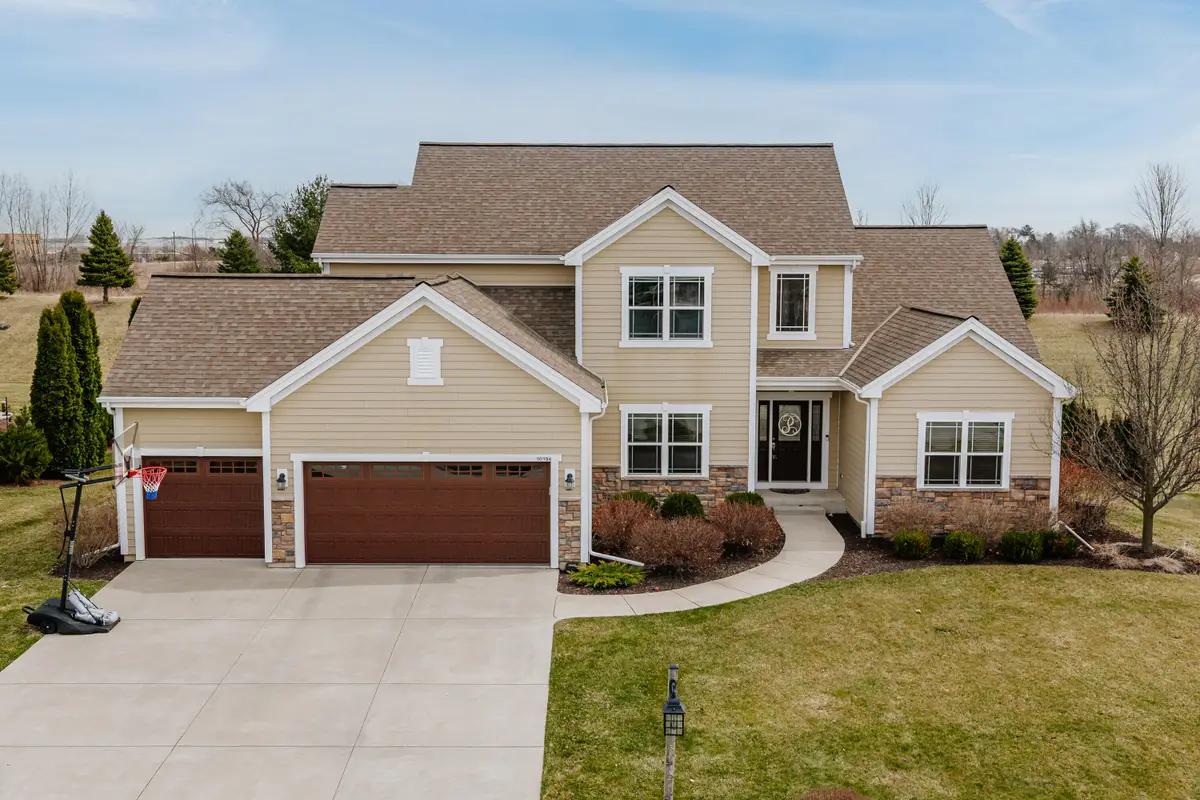 10194 S 34th St, Franklin, WI 53132 - #1