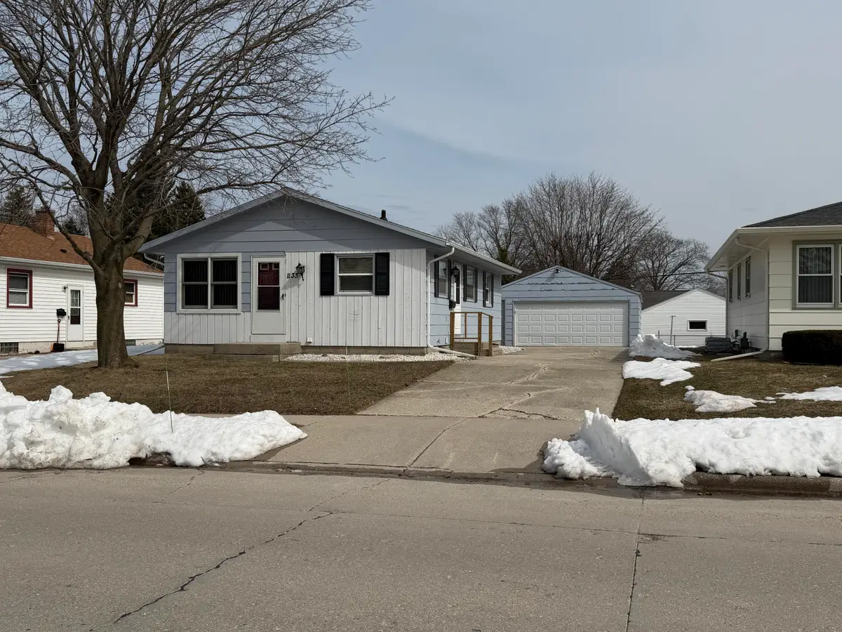 1133 S 36th St, Manitowoc, WI 54220 - #1