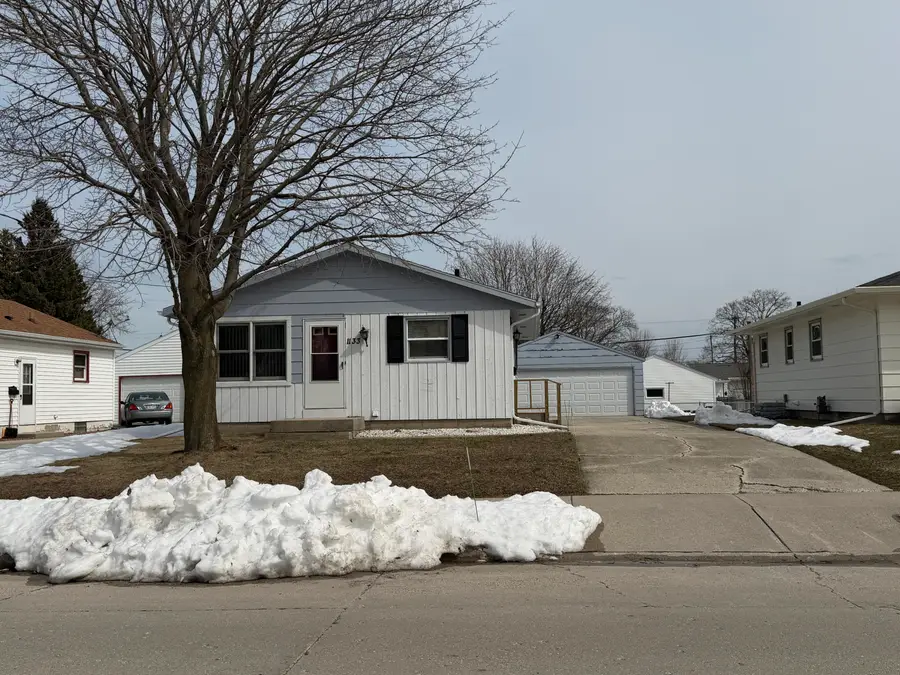 1133 S 36th St, Manitowoc, WI 54220 - #2