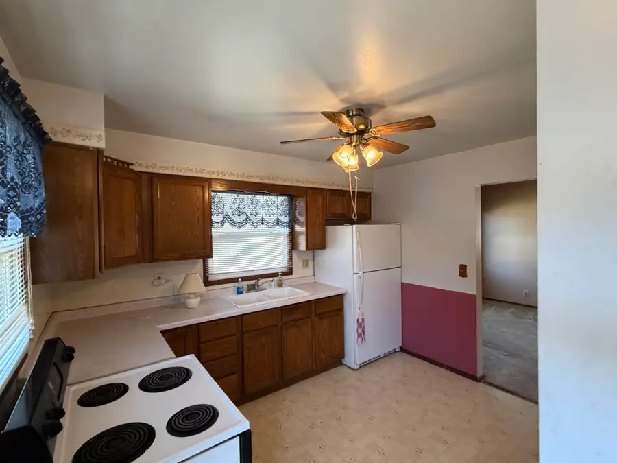 1133 S 36th St, Manitowoc, WI 54220 - #3