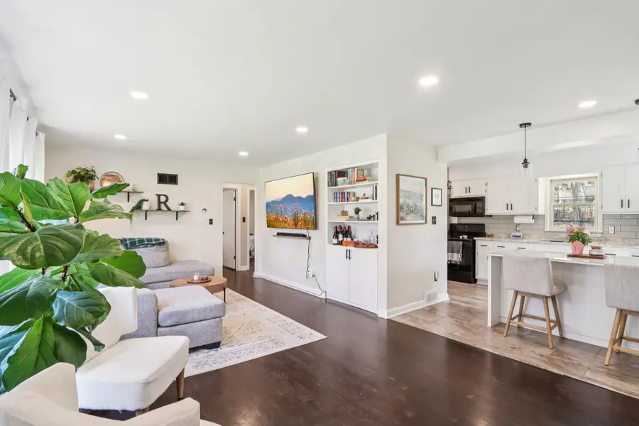 1418 N 123rd St, Wauwatosa, WI 53226 - #3