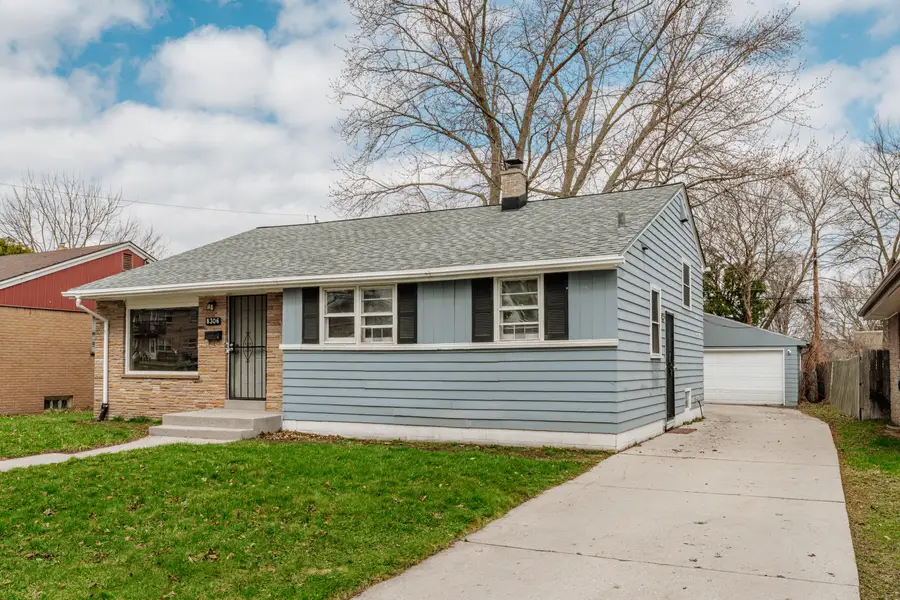 8306 W Ruby Ave, Milwaukee, WI 53218 - #2
