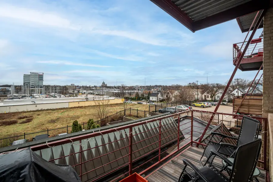215 W Maple St, Milwaukee, WI 53204 - #3