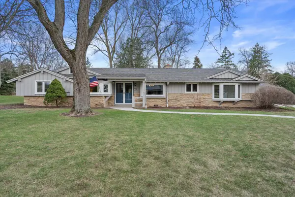 17505 Azure Ln, Brookfield, WI 53045