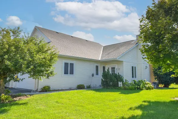 835 Bridlewood Dr, Hartford, WI 53027