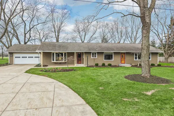 1433 N Golden Lake Rd, Summit, WI 53066