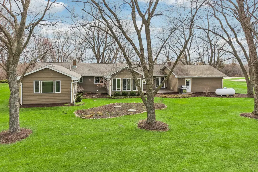 1433 N Golden Lake Rd, Summit, WI 53066 - #2