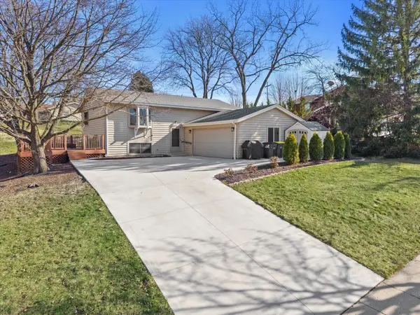 1961 Rambling Rose Rd, Waukesha, WI 53186