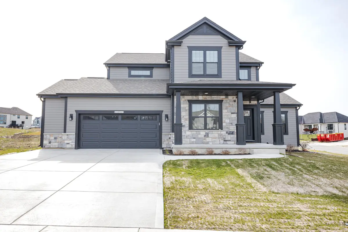 W206N5693 Muirfield Dr, Menomonee Falls, WI 53051 - #1