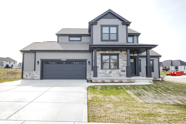 W206N5693 Muirfield Dr, Menomonee Falls, WI 53051