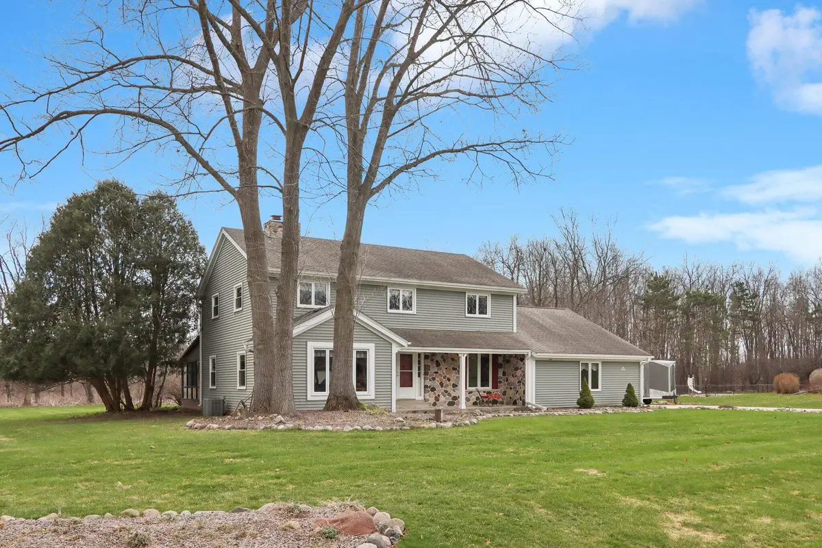 N61W29595 S Woodfield Rd, Merton, WI 53029 - #1