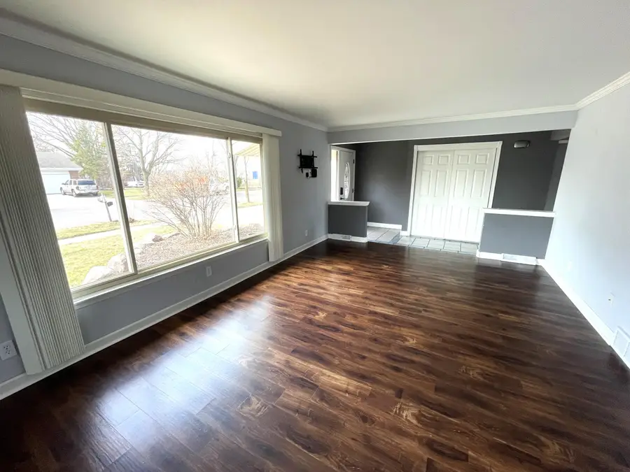 6490 S Crane Dr, Oak Creek, WI 53154 - #2