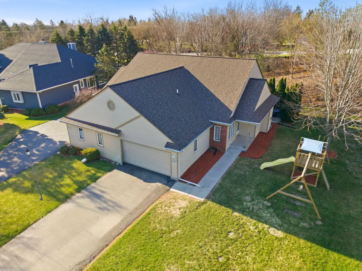 N48W16217 Lone Oak Ln, Menomonee Falls, WI 53051 - #1