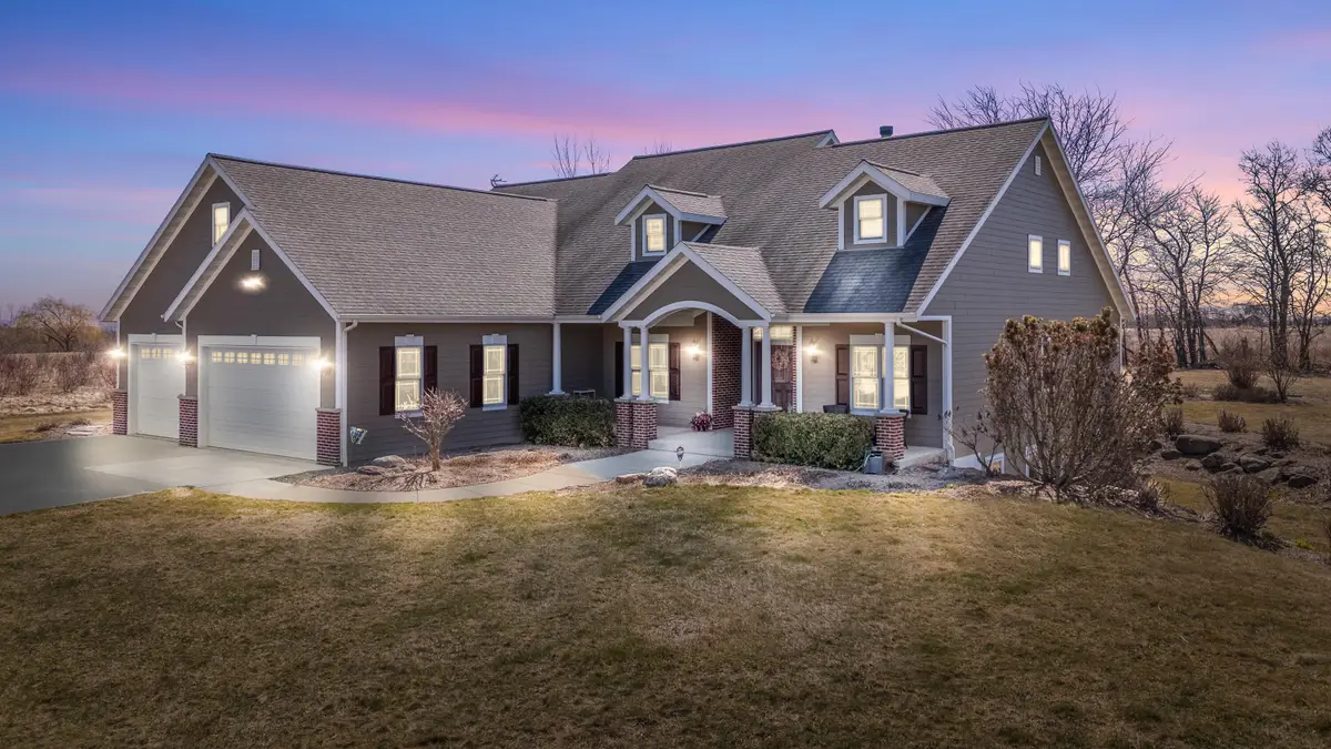 631 E Cedar Ave, Cedar Grove, WI 53013 - #1