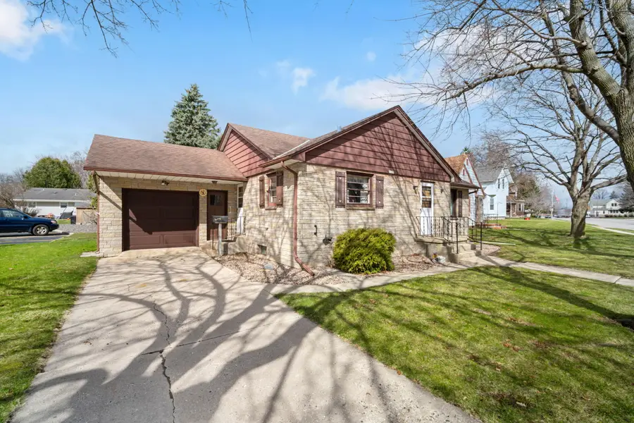 1527 Fond Du Lac Ave, Kewaskum, WI 53040 - #2