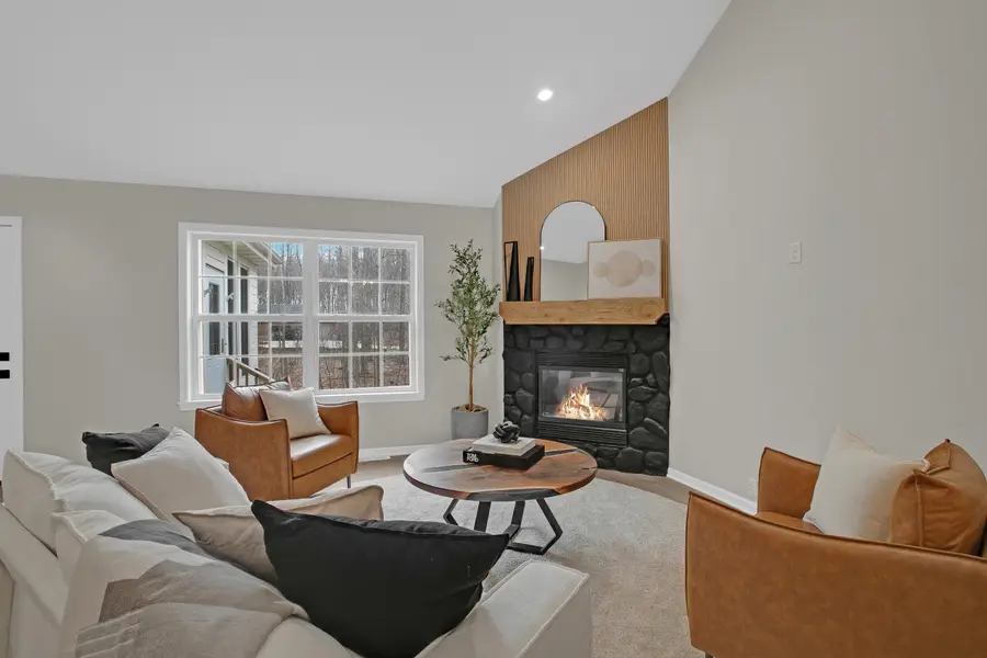 88 King Oak Ct, Random Lake, WI 53075 - #2