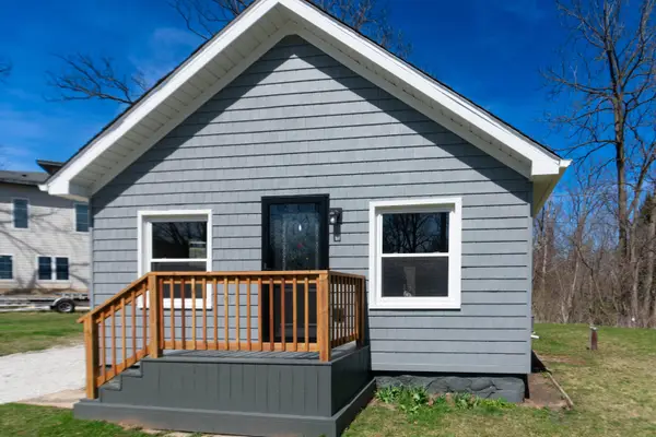 5437 Pleasant View Dr, Waterford, WI 53185