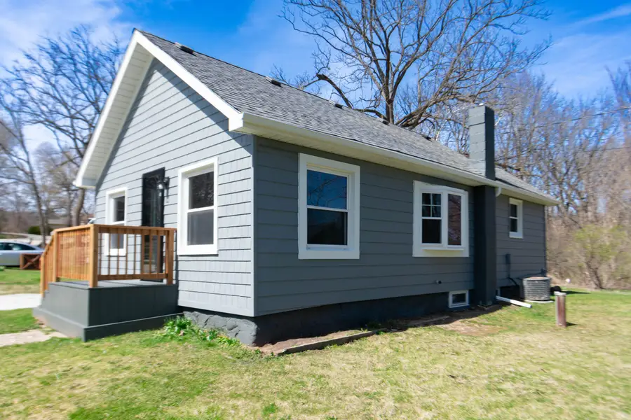 5437 Pleasant View Dr, Waterford, WI 53185 - #2