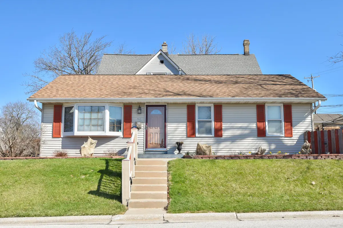 1432 Chestnut St, South Milwaukee, WI 53172 - #1